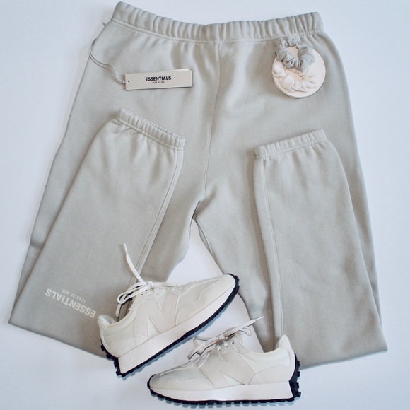 FEAR OF GOD ESSENTIALS Suit ‘Wheat’ L/S T-Shirt + Sweatpants - Picture 7 of 8